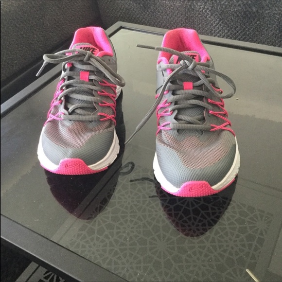 Nike shoes - Picture 2 of 3